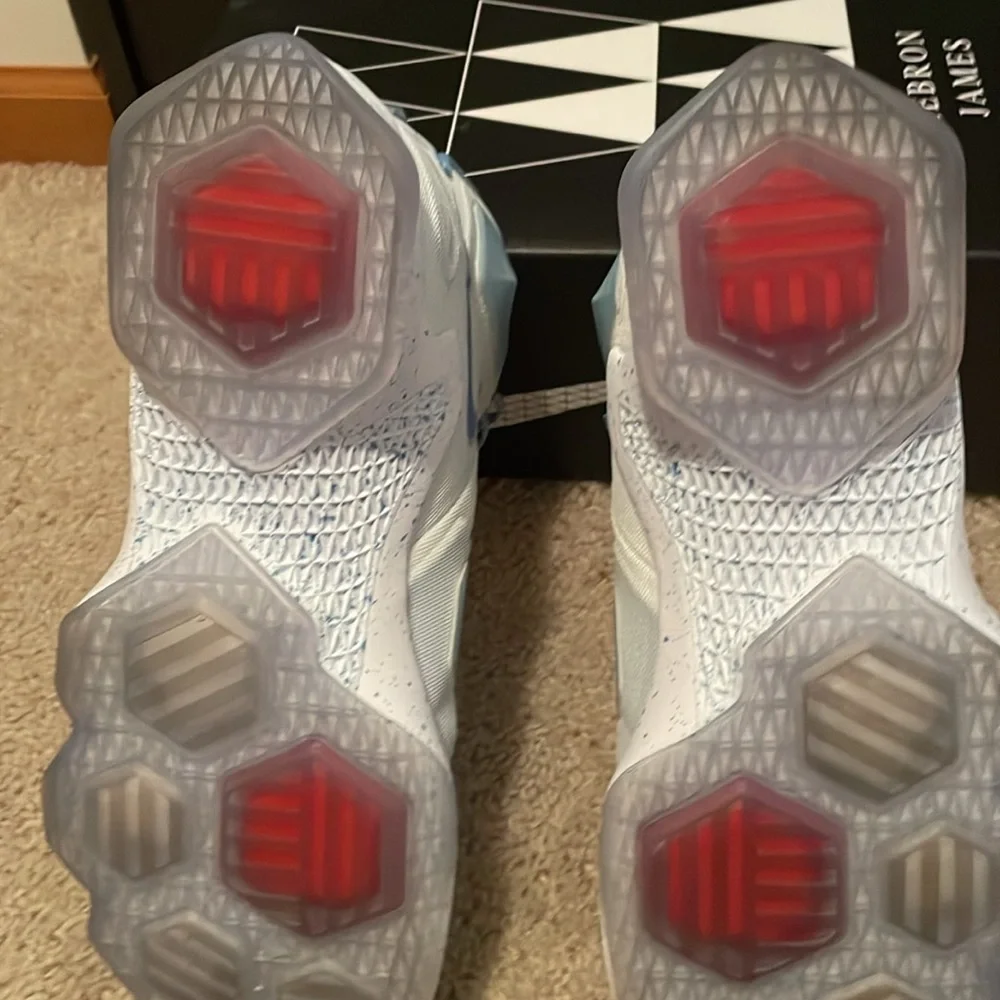 Nike Lebron XIII XMAS men’s size 10 1/2 - Picture 9 of 13